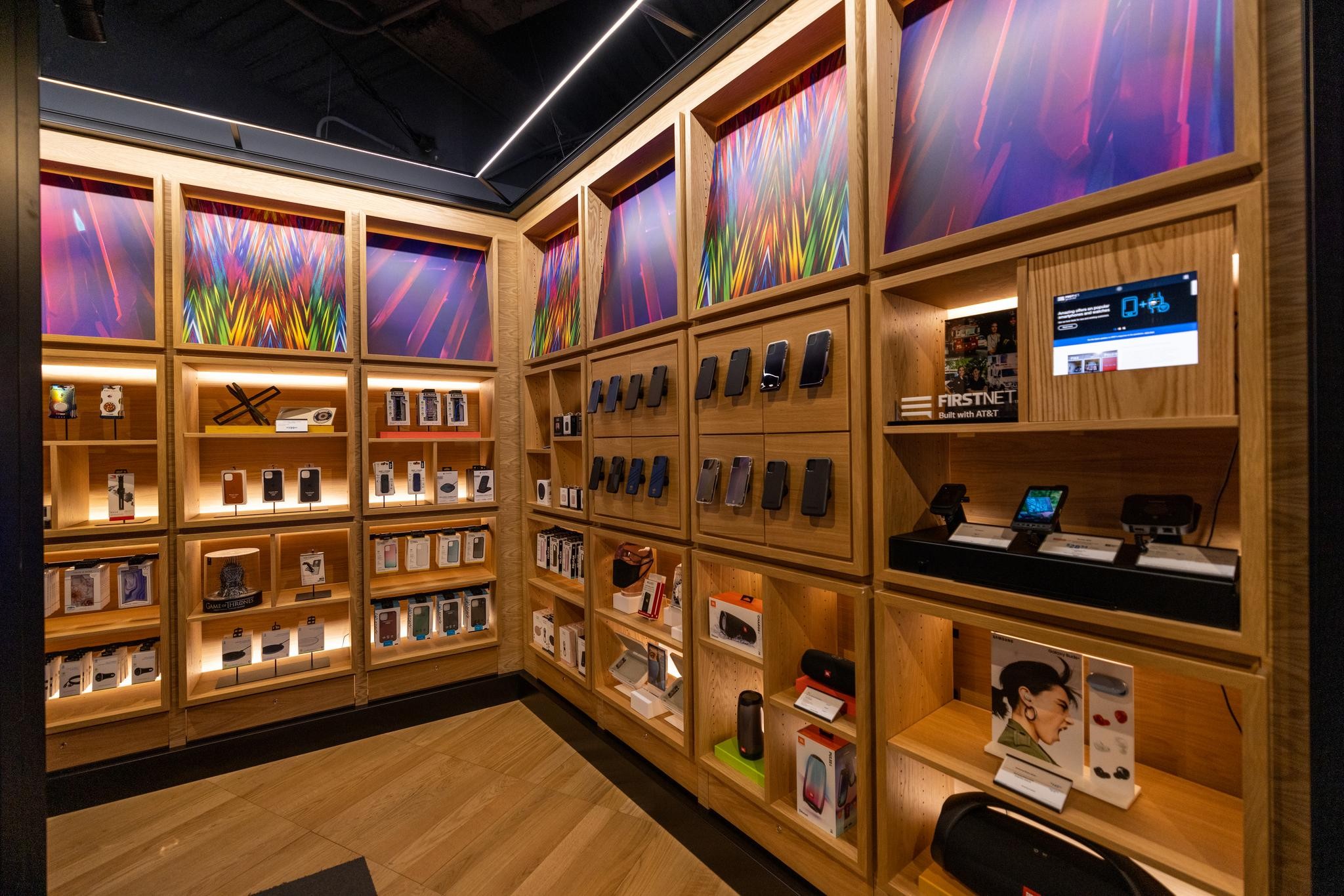 THE AT&T EXPERIENCE STORE | Entry | THE WORK