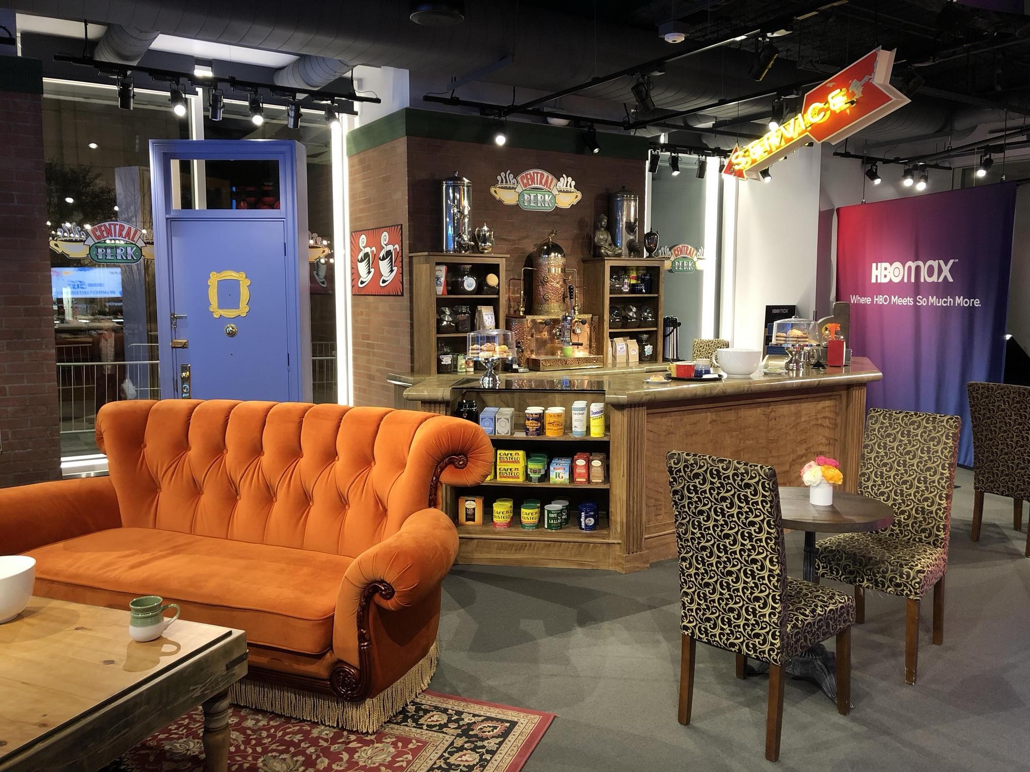 THE AT&T EXPERIENCE STORE | Entry | THE WORK