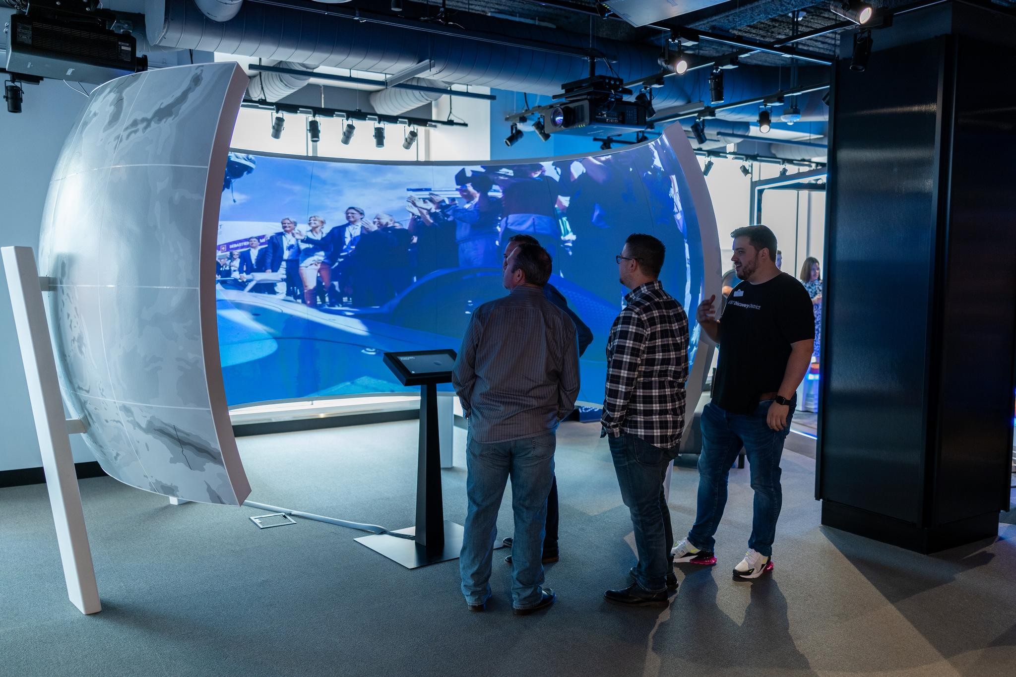 THE AT&T EXPERIENCE STORE | Entry | THE WORK