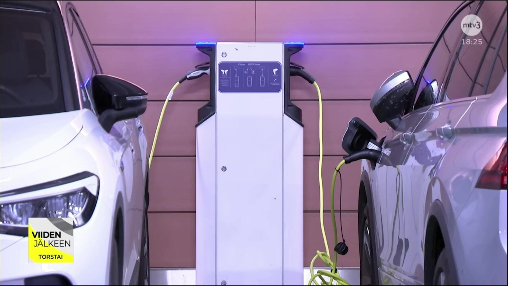 THE WORLD’S FIRST PUBLIC ELECTRIC LIBRARY CAR | Campaign | THE WORK